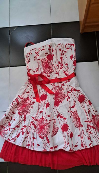 Лятна рокля в червено