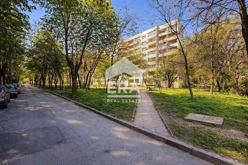 Слънчев тристаен апартамент ново строителство в кв. Лагера