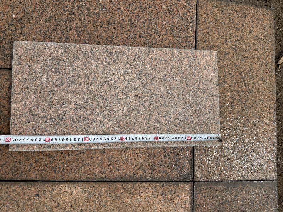 Гранит плитка в хорошем состаяние