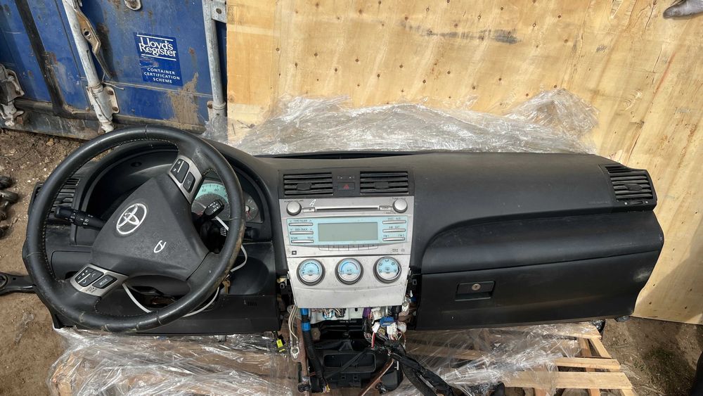 Панель (торпеда) Камри 45