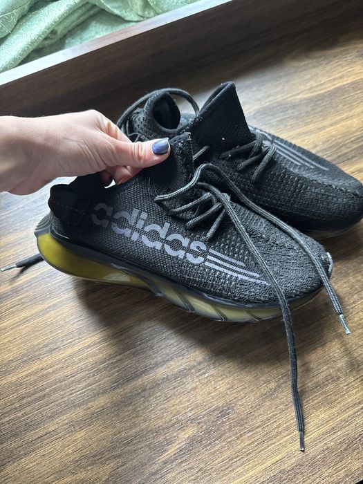 Кроссовки женские спортивные