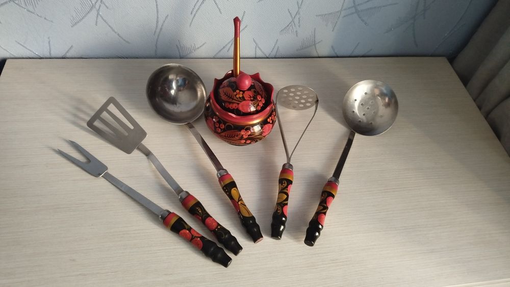 Продаю посуду. Кухонный набор.