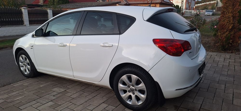 OPEL Astra 2013 — imagine 3
