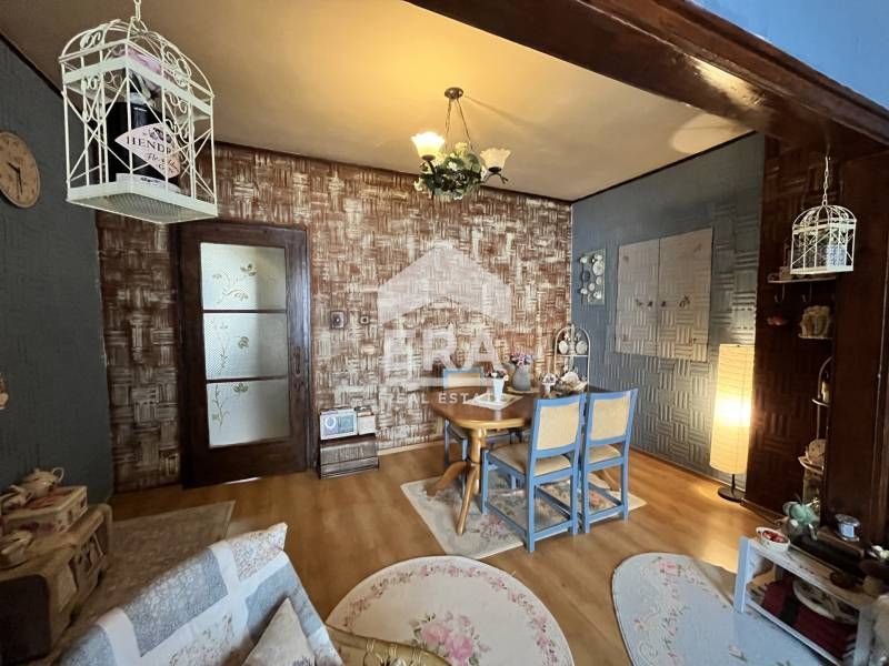 Артистичен тристаен апартамент в  сърцето на кв. Оборище