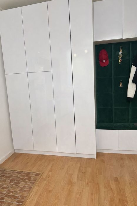 СРОЧНО продается шкаф в прихожую