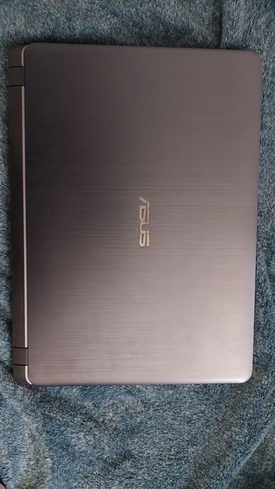 Ноутбук асус X507M