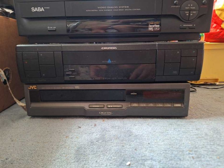 Vând 4 buc Video VHS cu defect