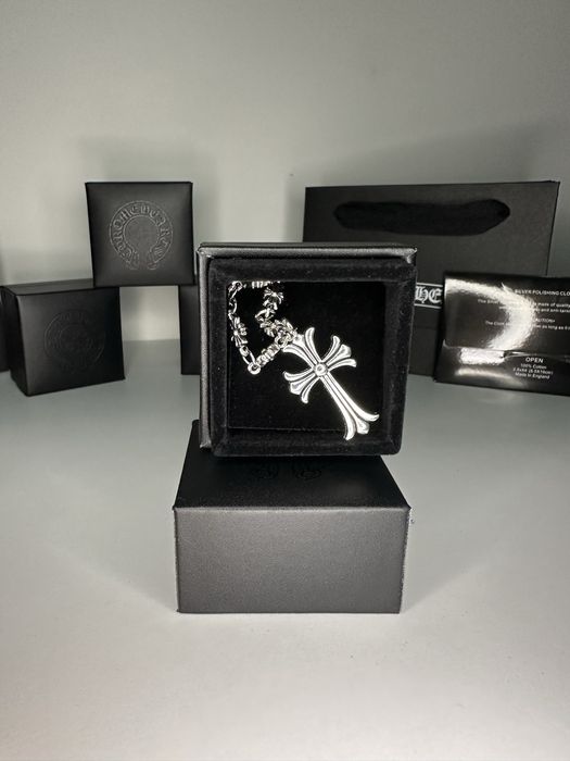 Колие на марката Chrome Hearts