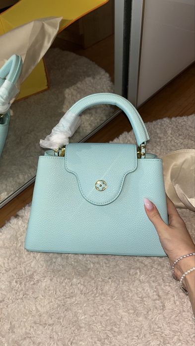 Geanta Louis Vuitton Capucines piele naturala pe stoc