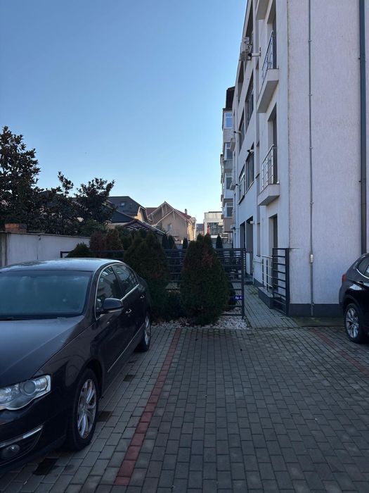 Închiriez apartament 2 camere!