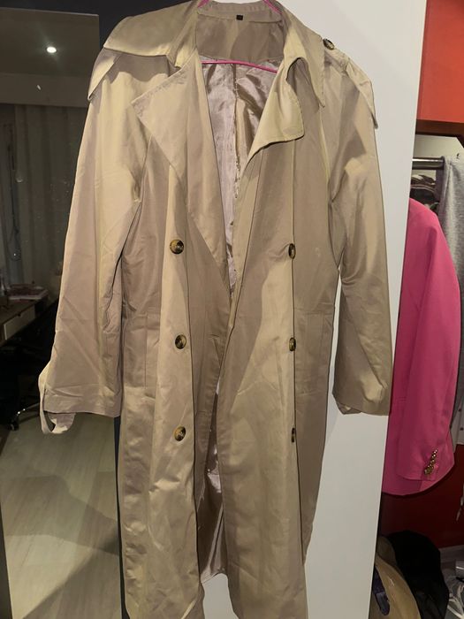 Бежов тренчкот