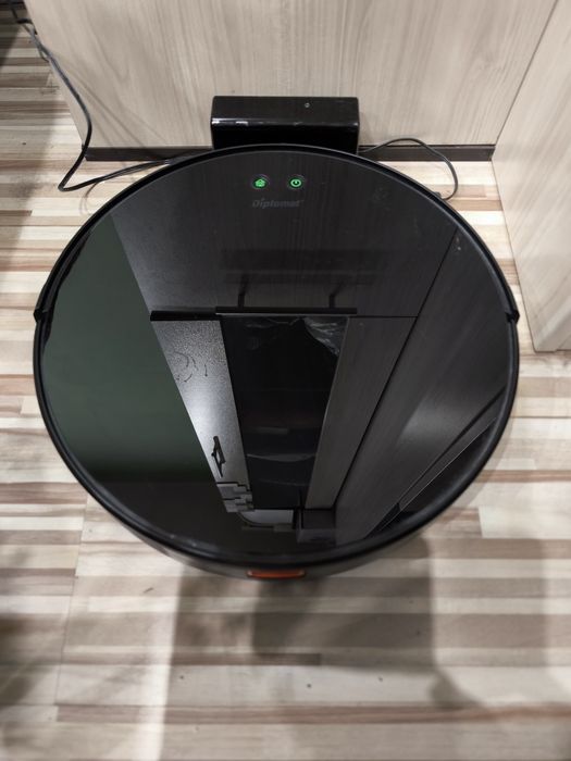 Прахосмукачка робот Diplomat Robbo S1