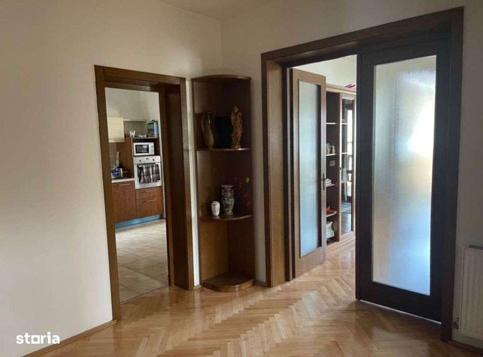Casa NOUA 6 camere 7 bai teren 1.300 mp ,panouri foto-voltaice Orlat