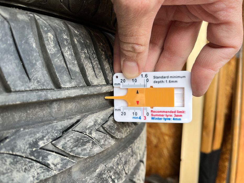 Vând anvelope vară 275/45R20