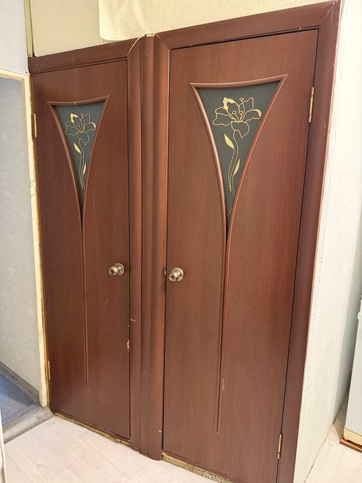 Есік двери.