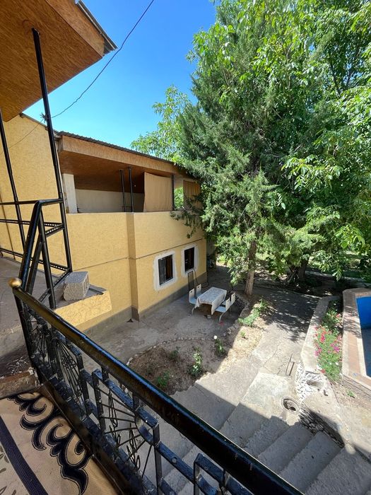 Жер үй сатылады.  Бір жарым қабат.