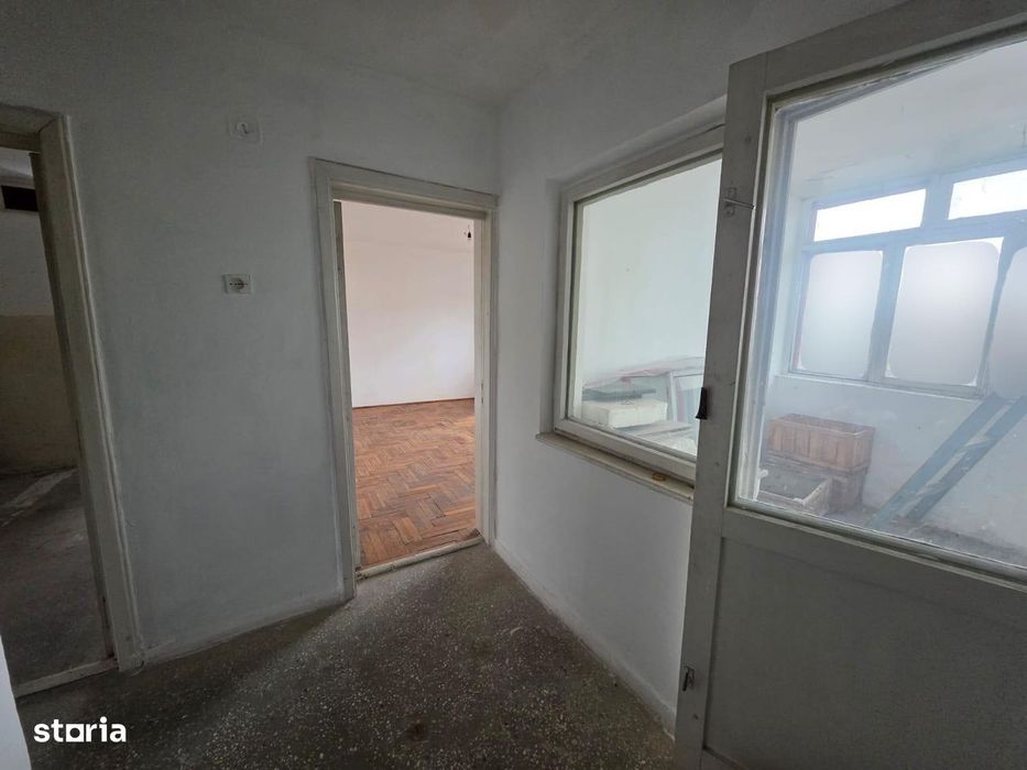 3 camere, str. Aprodul Arbore, etajul 3, decomandat, 78 mp, 2 băi