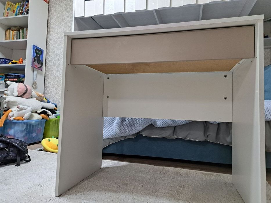 Срочно продам стол б/у