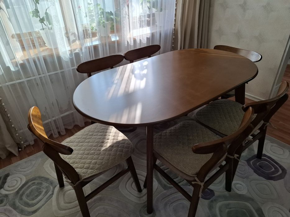 Продам обеденный стол со стульями