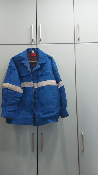 Продам  куртку+3 комбинезона
