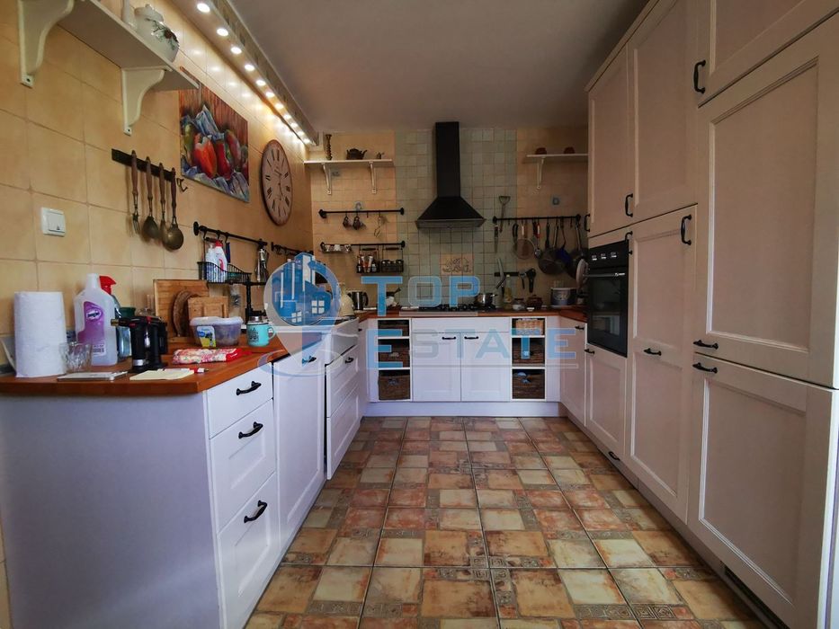 Реновирана къща с плувен басейн и сауна в село Мусина, област Велико