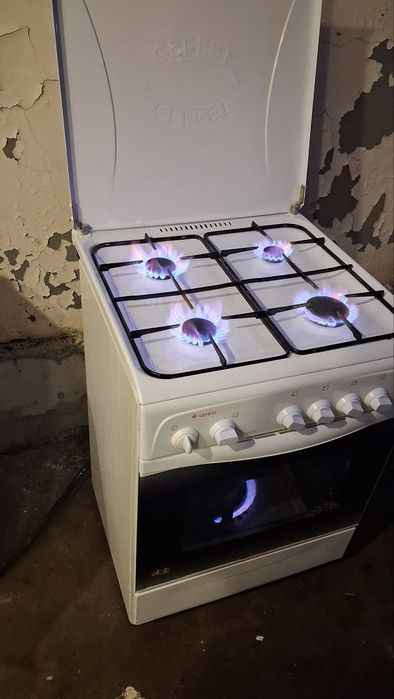 Срочно продаётся газ плита И 60x60x85 плита размер 60х60