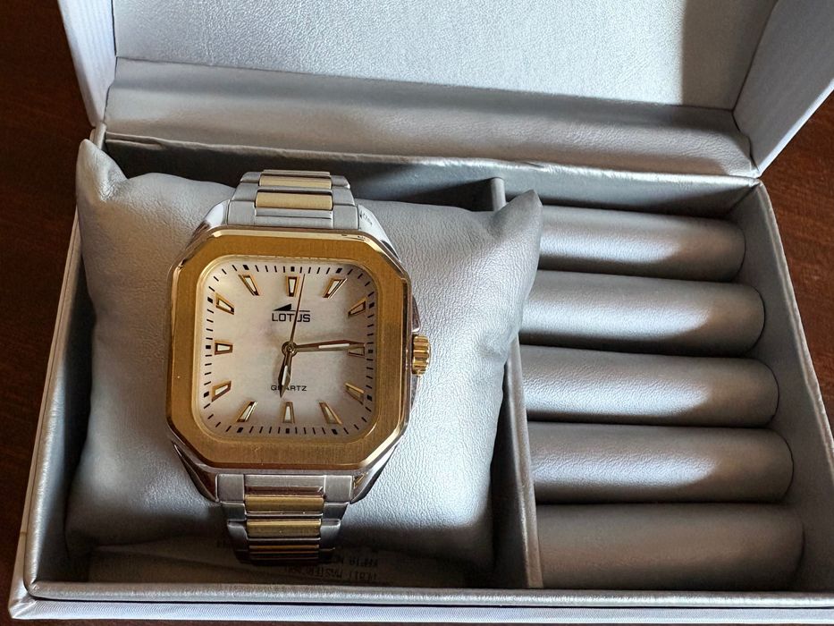 Дамски часовник Lotus