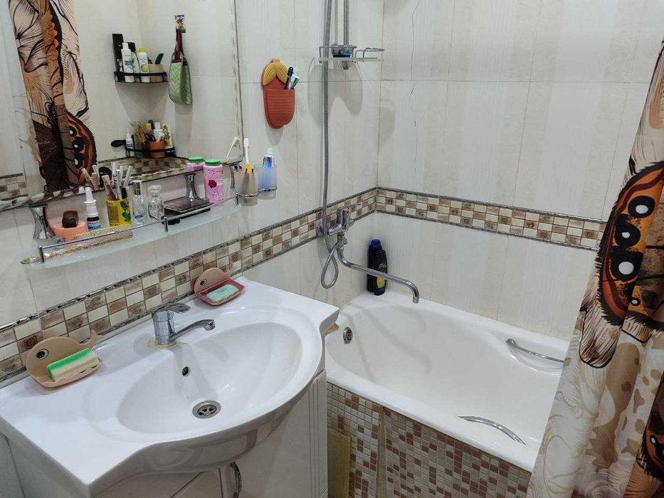 VERSAL.GULOBOD.GUNCHA (Гулобод.Гунча).Прод.3-х.(3/1/4) комн.квартира.