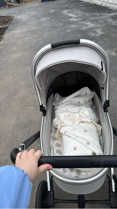 Продам коляску 3 в 1