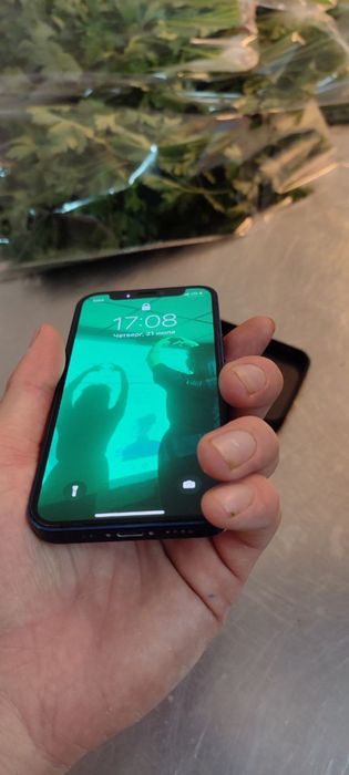 Продается Iphone 12 mini в хорошом состояние