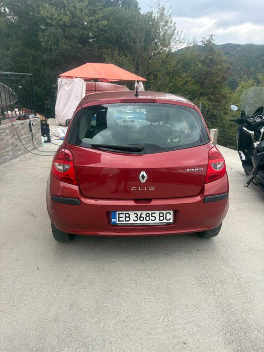 Автомобил Renault Clio 1.2