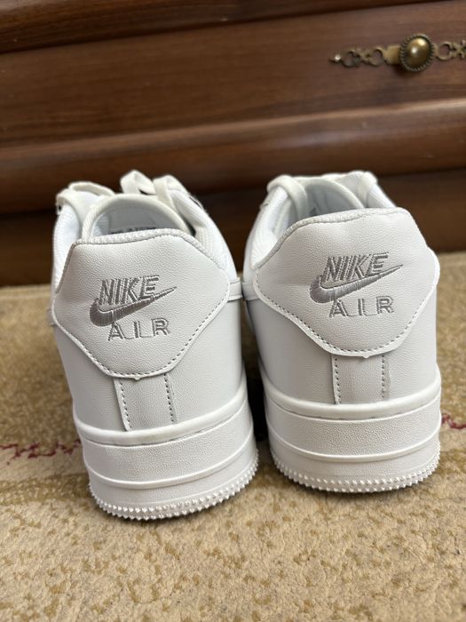 Продам новые кроссовки Nike air force 1