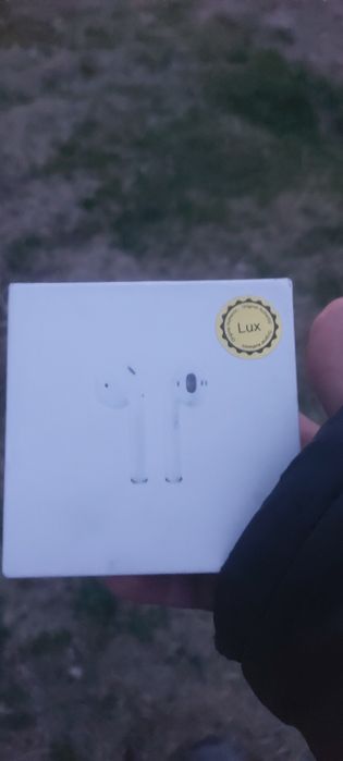 Продам airpods оригинал срочно!