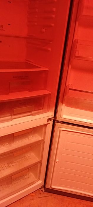 Срочно продаётся холодильник рабочий без фриона