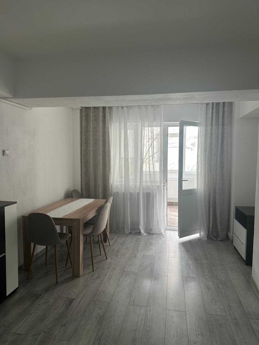 Apartament de Închiriat 2 camere decomandat, bucatarie 18mp, Craiovița Nouă