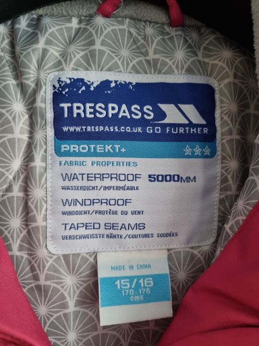 Vând geaca  de schi