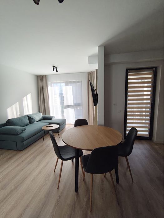 Inchiriez apartament Floresti