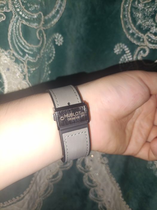 Срочно Часы почти новые