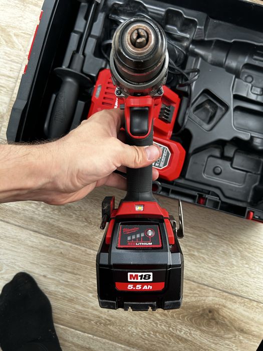 Професионален ударен бормашина винтоверт Milwaukee M18 FPD3 (Комплект с батерия 5.5 Ah High Output и бързо зарядно) 2025г.