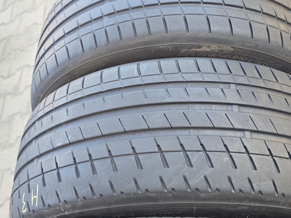 255 40 20 и 295 35 20 Bridgestone