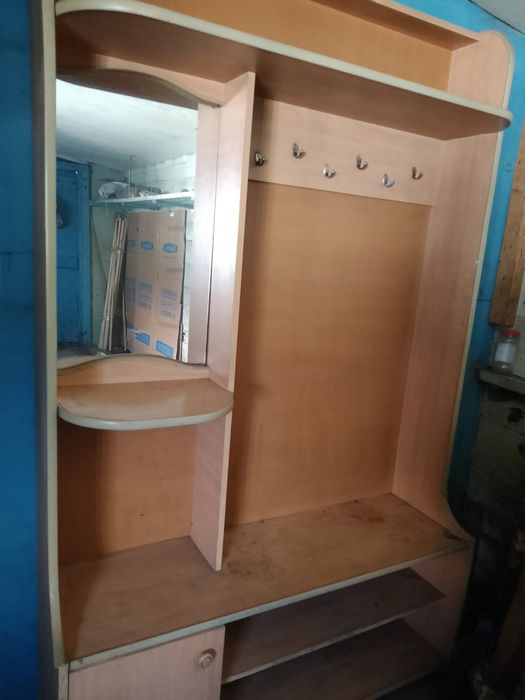 Продаю прихожку для вещей.