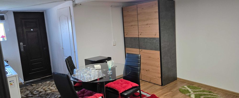 Inchiriez proprietate privata 750 m cu cabana