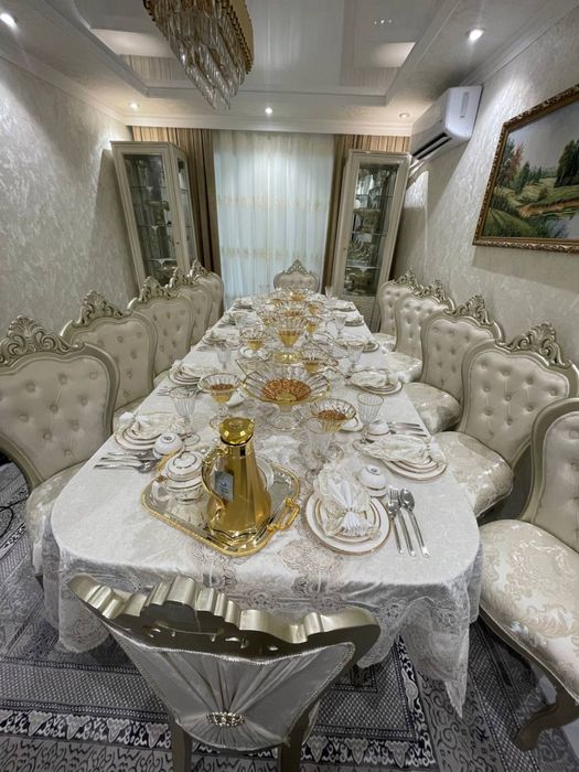 Мебел стол ва стуллар сотилади