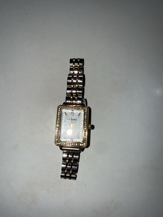 Женские часы chanel
