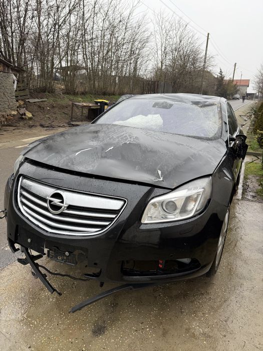 Dezmembrez opel insignia 2013