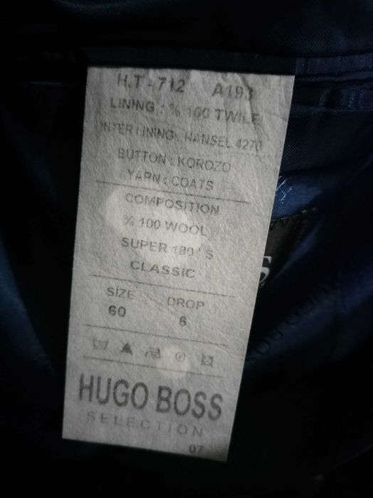 Vând costum Hugo Boss