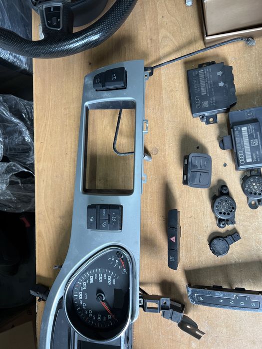 Километраж Лайсна бутони за Audi Q7 facelift 4L Ауди 4L0920931 N