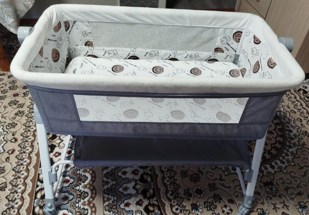 Продам манежку .