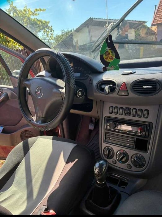 Mașină Mercedes Benz