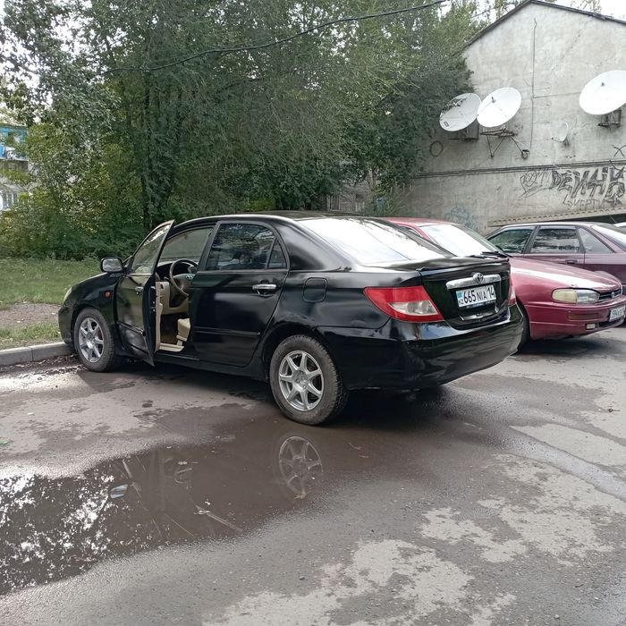 Китаец, аналог Тойоты Королы.